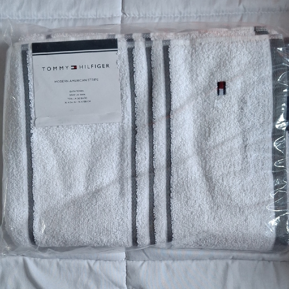 Tommy Hilfiger White and Gray Bath Towels